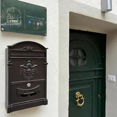 Pensión Kalon Brion House 3*