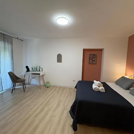 Pensión Kalon Brion House 3*