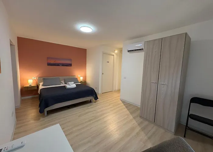 Pensión Kalon Brion House 3*